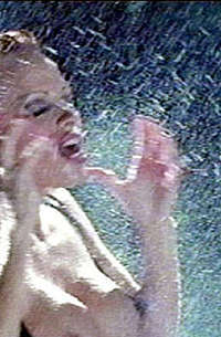 Stunning Pamela Anderson strikes again