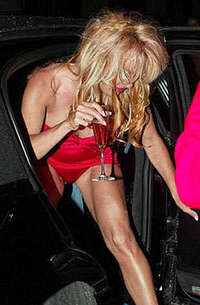 Stunning Pamela Anderson strikes again