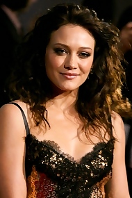 Hilary Duff being very pretty
