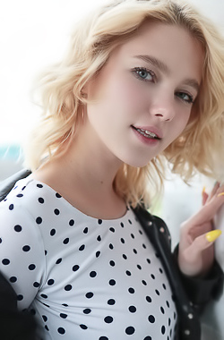 Scarlet Shows Luscious Ass And Perky Breasts