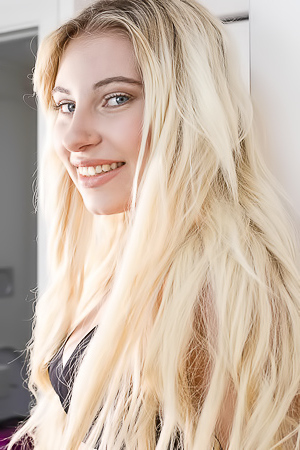 Lilly Bella Pure Nude Blonde Woman Getting Naked