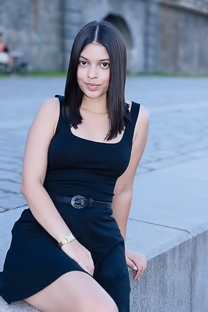 Gia Rosse Strips And Plays With Pussy