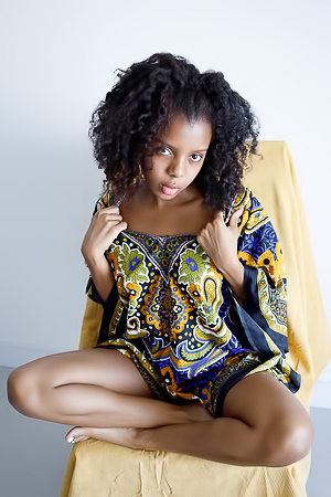 Sukki T Ebony Chick Spreads Her Legs