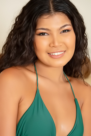 Rosah & Kathai Spread Wide To Flaunt Her Plump-lipped Pussy