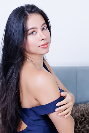 Leyla Grey Yields In A Валe Basica Bodysuit Showing Her Shaved Pussy And Perky Nipples Indoors