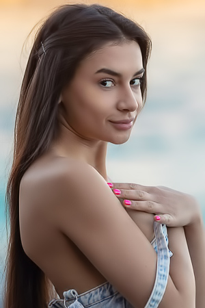 Vanessa Alessia Strips Down On Hot Sand, Beached Boobs Bounce Free